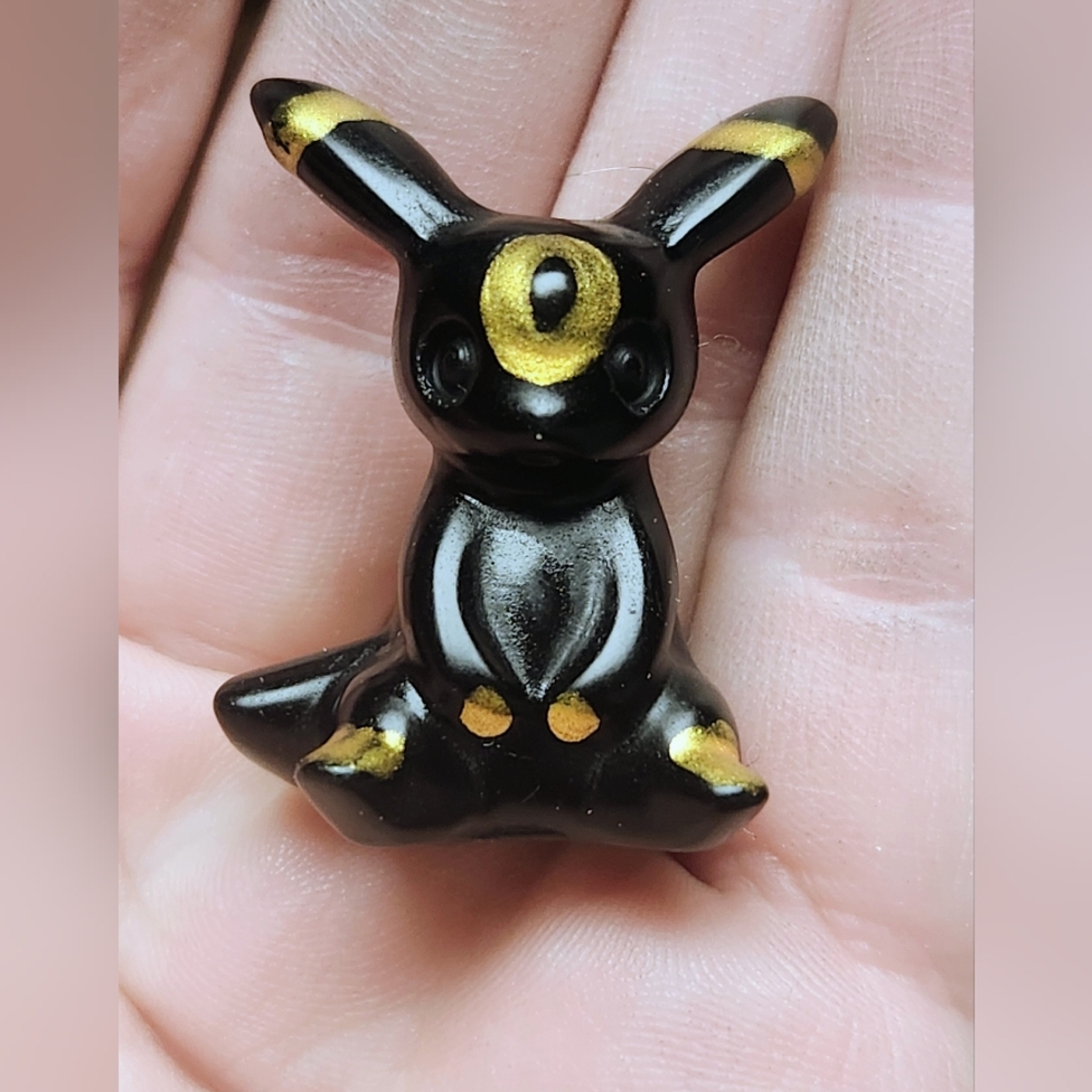 Black Obsidian Umbreon. Crystal Pokemon Carving.